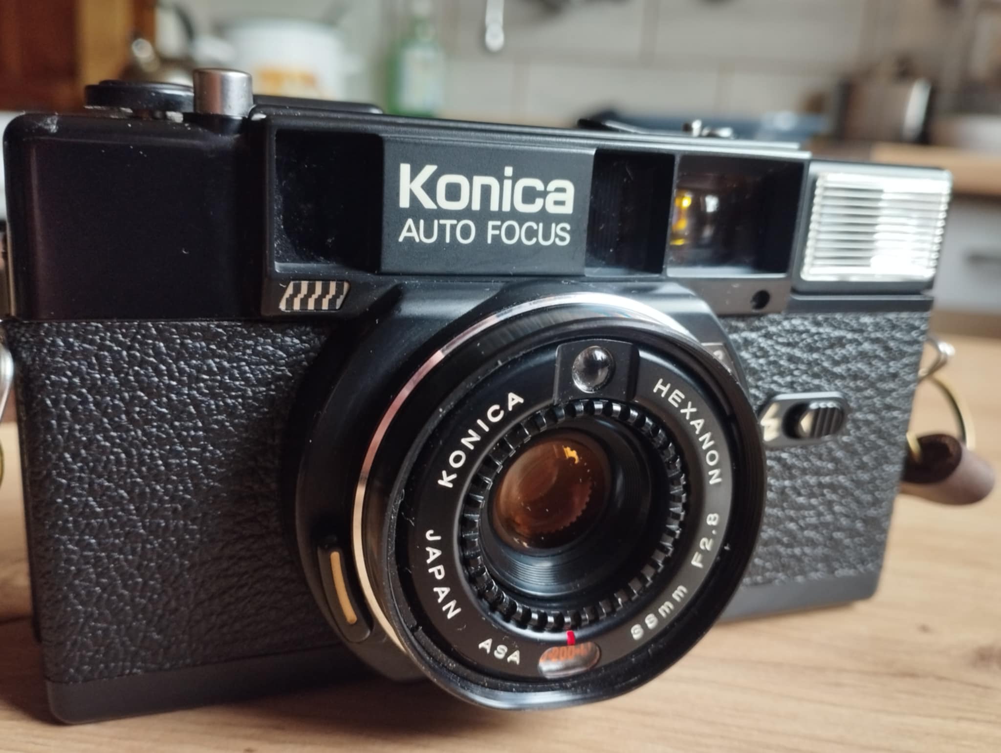 Konica C35 AF2 – klasyczny aparat analogowy z autofokusem